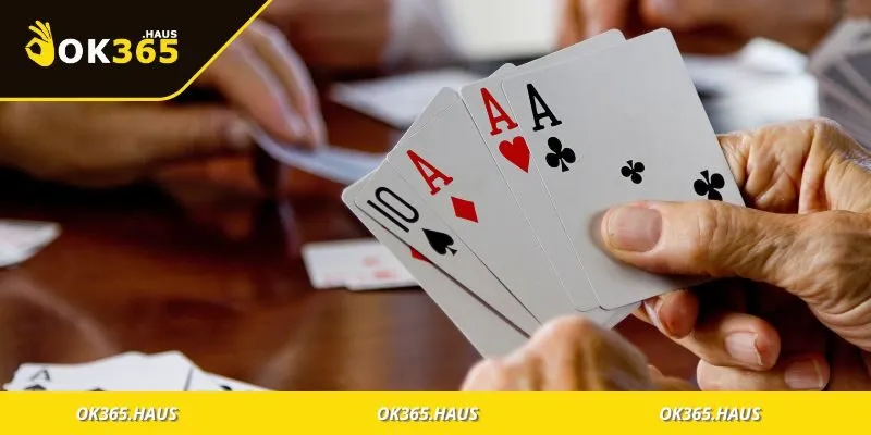 Người chơi tập trung trải nghiệm Tiến lên cùng bạn bè